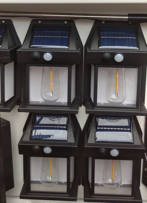 Світильник ліхтар на сонячній панелі батареї з датчиком руху автономне