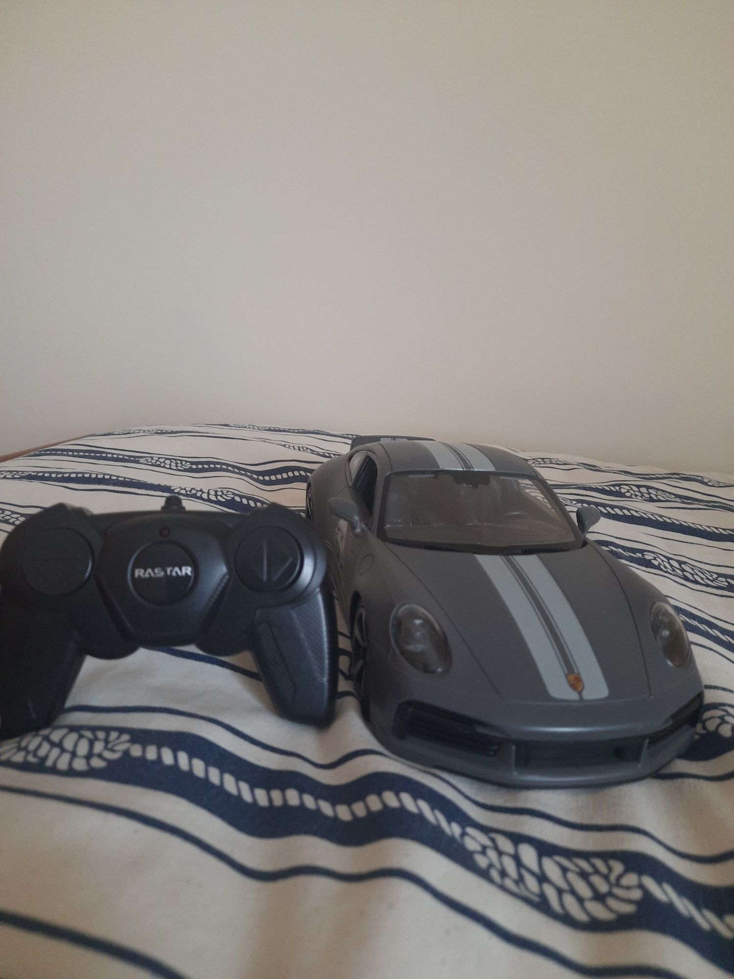 Carro telecomandado Porshe 911 na caixa  escala 1:16 sport classic