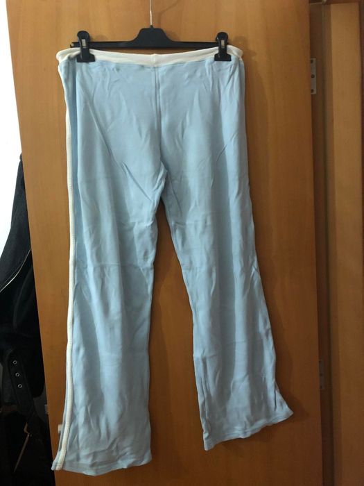 Calças azuis de fato de treino