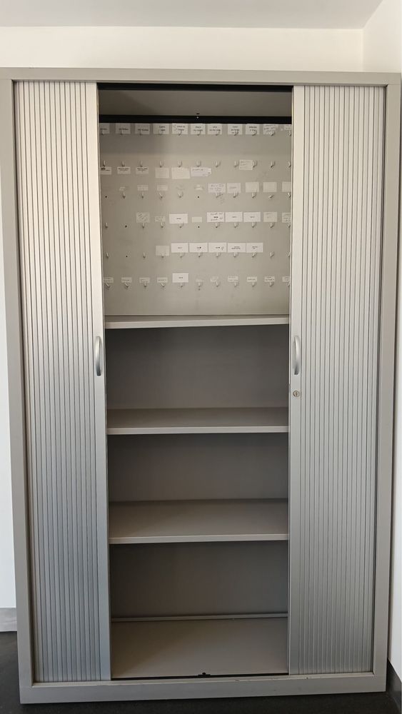 Movel com portas e correr