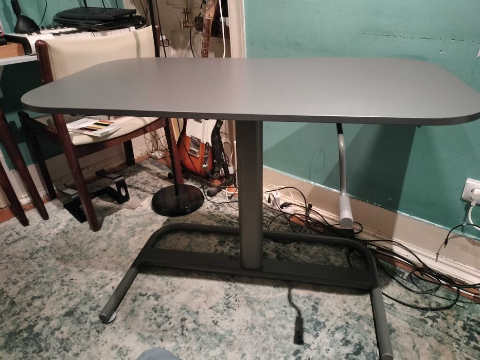 Secretaria Segrare (Ikea) elevatória, como nova.