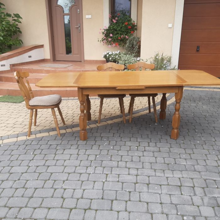 Stół drewniany i 6 krzeseł