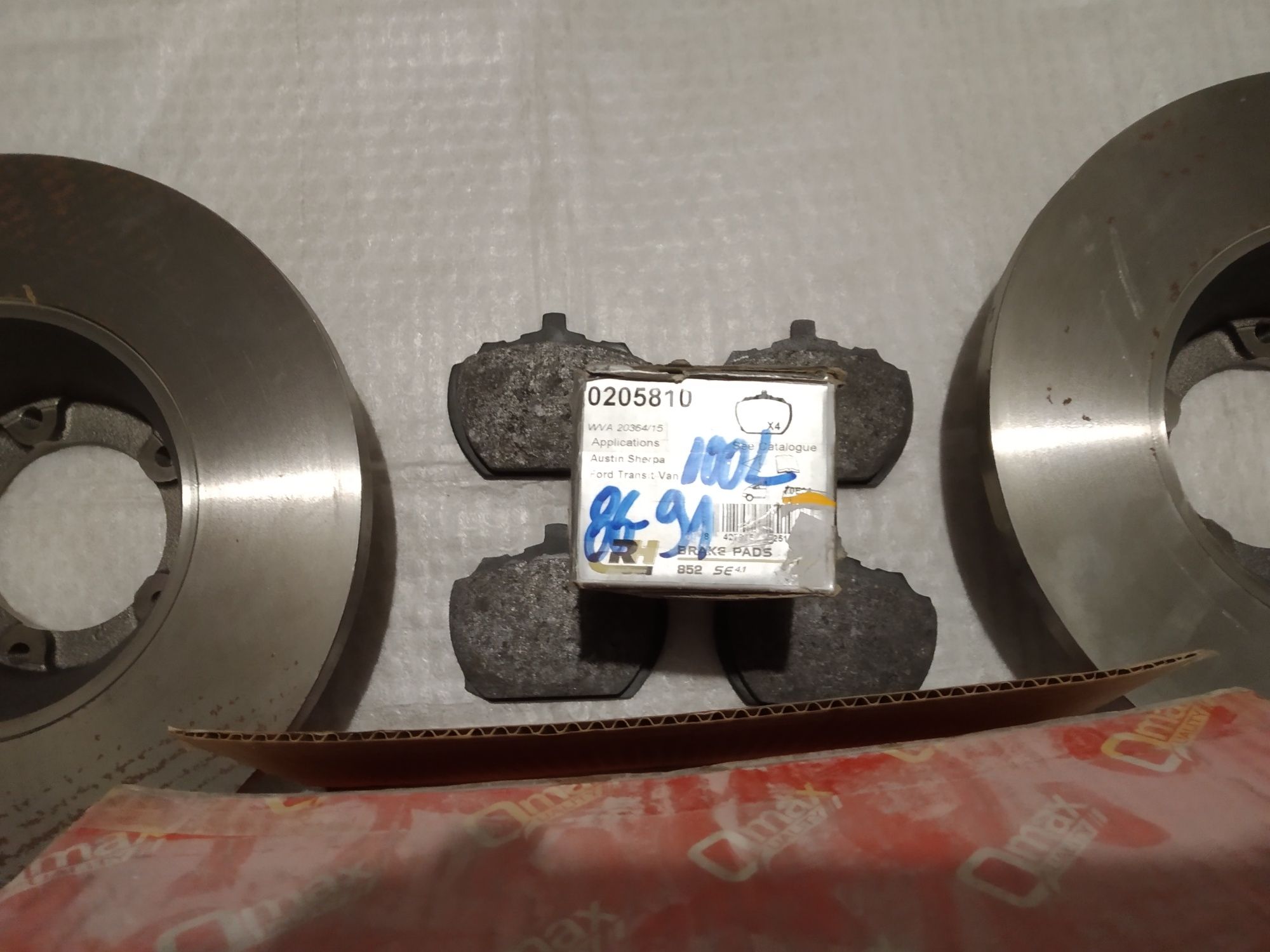 Komplet tarcz hamulcowych i klocków do Transita  1986-92 model  100L,