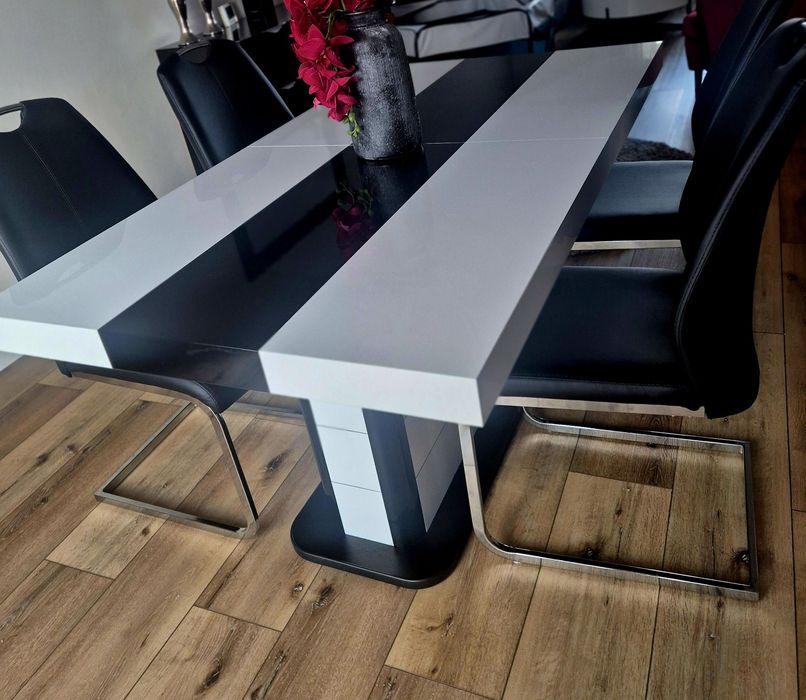 Stół rozkładany PIANOSA z 4 krzesłami