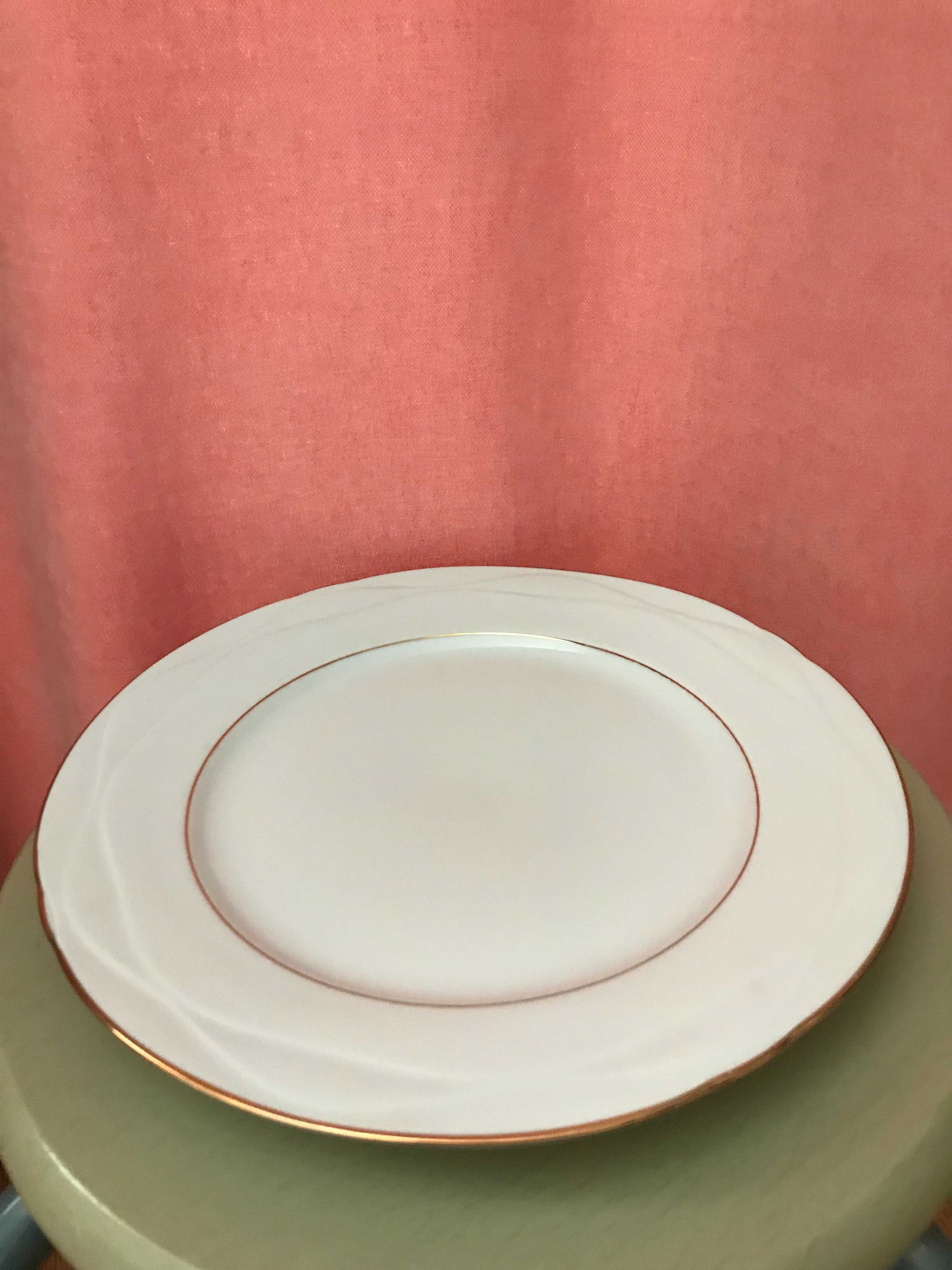 Тарелка белая, фарфор коллекция Migros Pop.