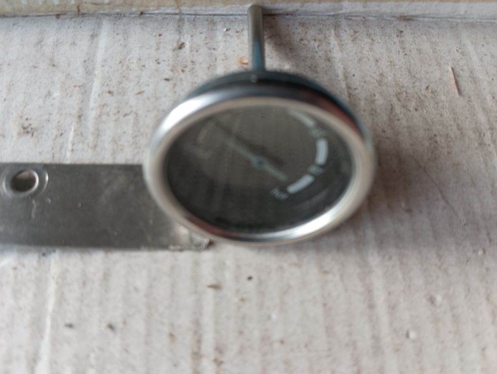 Продам термометр 0-100 градусів.