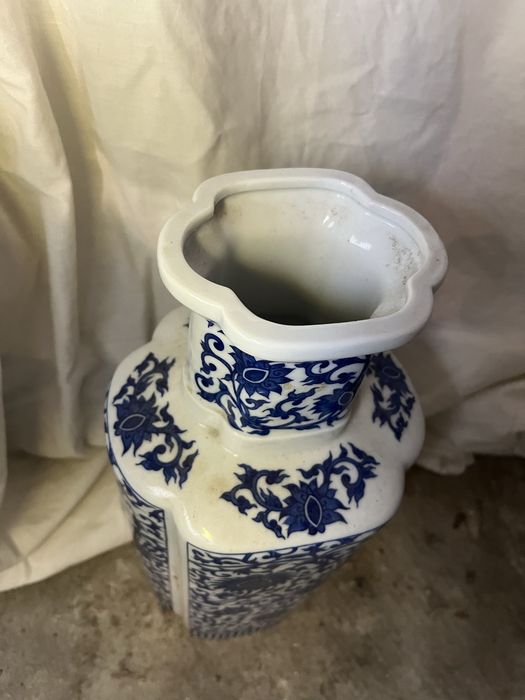 Jarra azul e branco