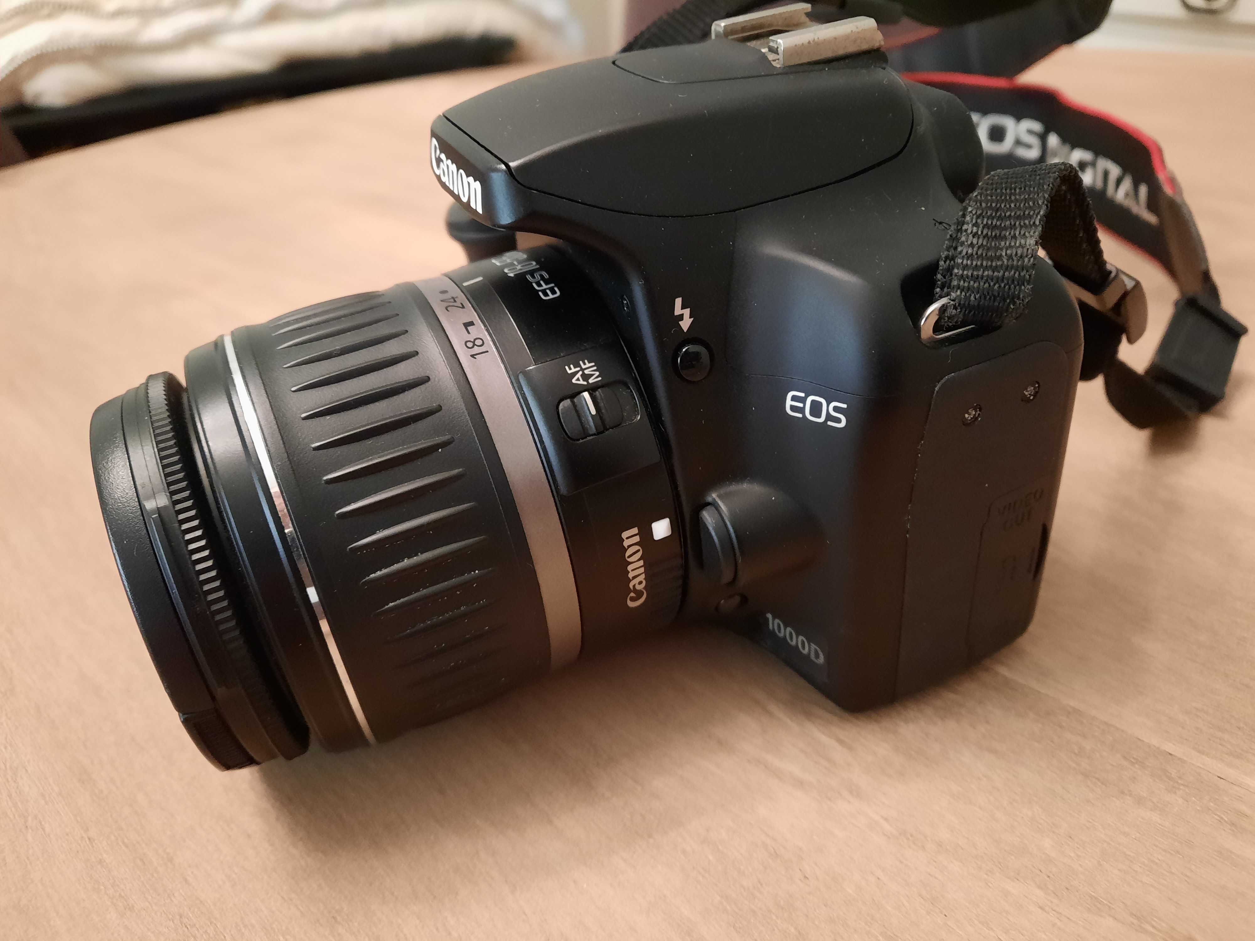 Canon Máquina Fotográfica EOS 1000D + Objectiva 18 - 55