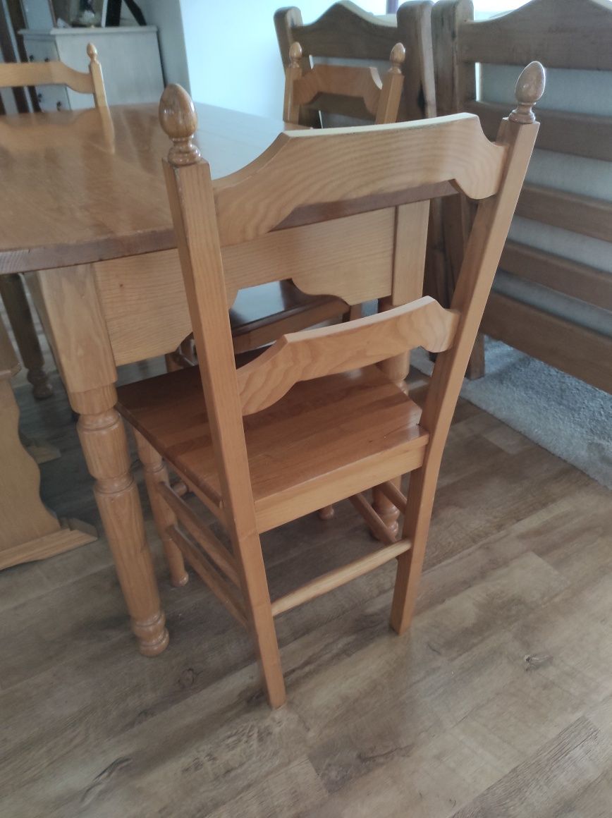 Vendo mesa e cadeiras de cozinha
