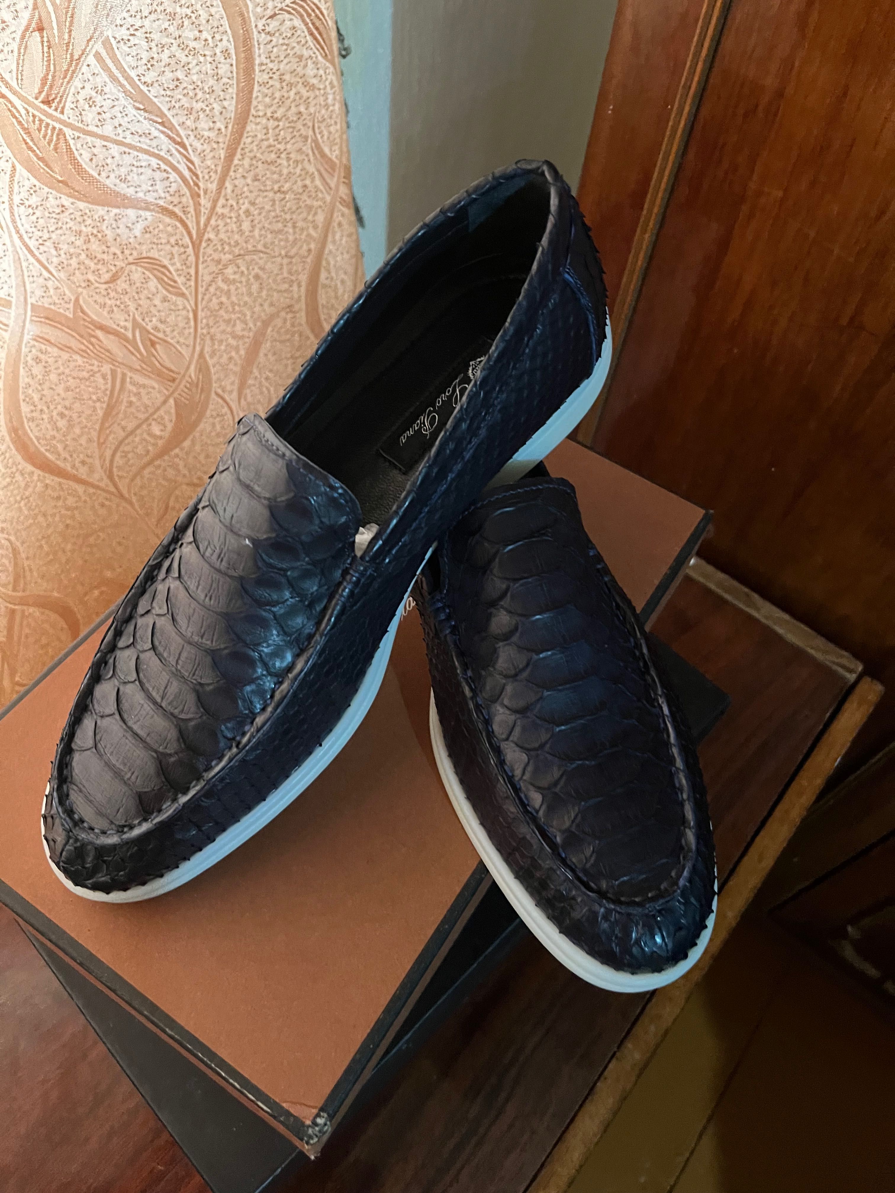 Лоферы Loro Piana мужские из кожи питона