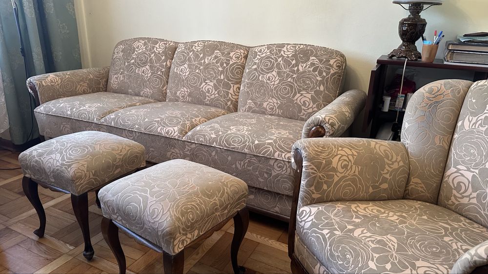 Sofa + 2 fotele + 2 podnóżki