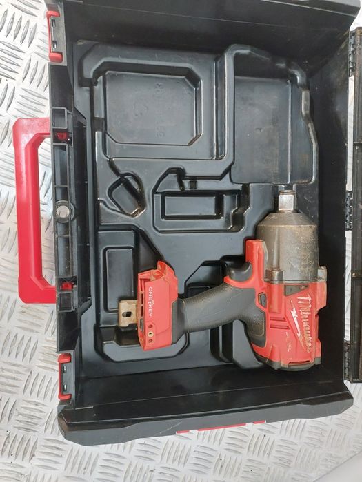 Гайковерт MILWAUKEE M18 Onefhiwf34