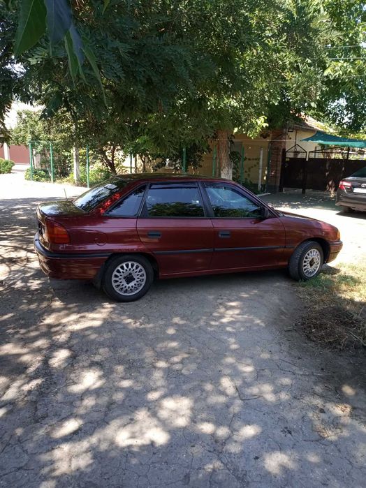 Продам Opel Astra f 1993 г.!1,6si)