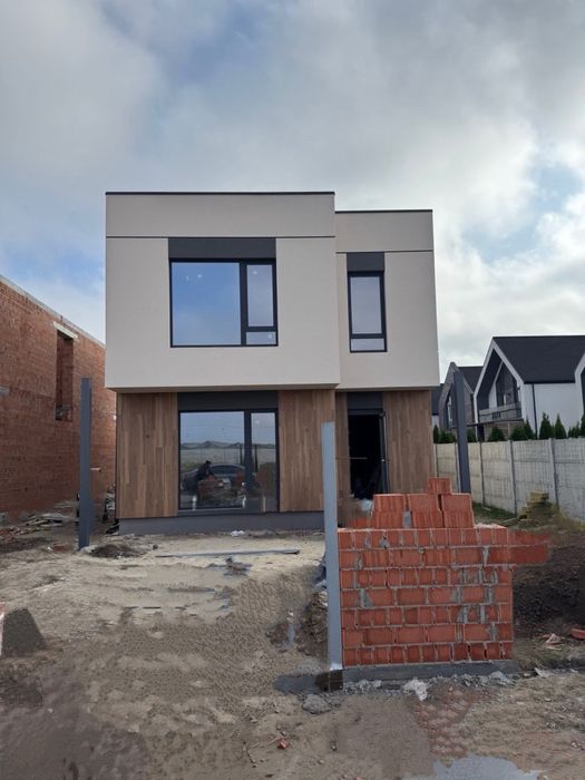 Сучасний будинок у КМ Золоті ключі