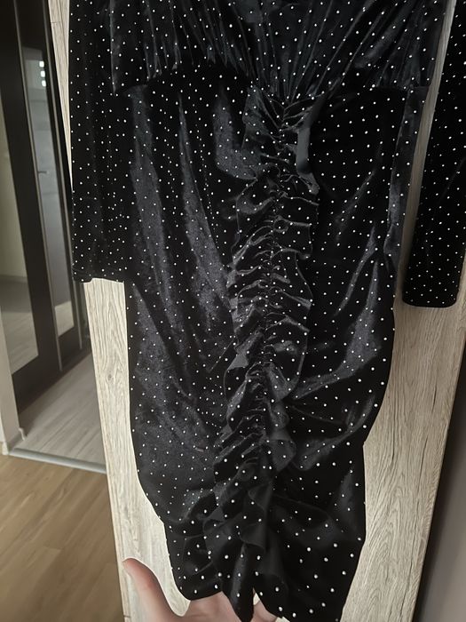 Sukienka welurowa cyrkonie falbanka