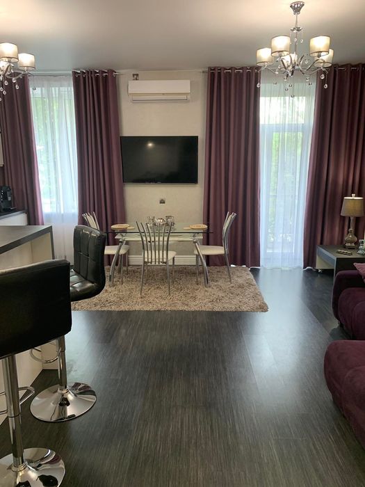 Аренда сучасноїї 2-х кімнатної квартири. Центр.