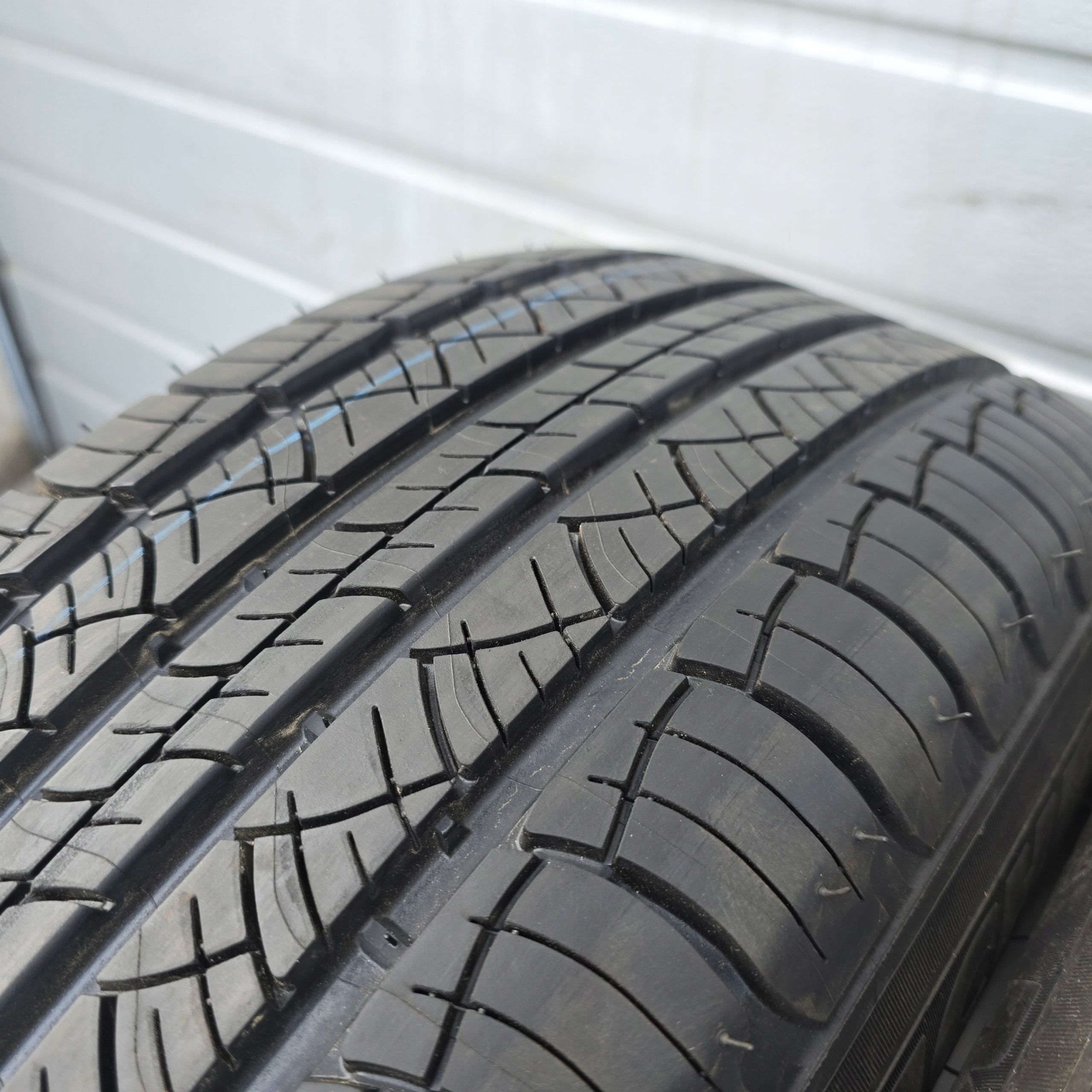 Michelin Latitude Tour HP 215/65R16 98H Nowe 23R 2X