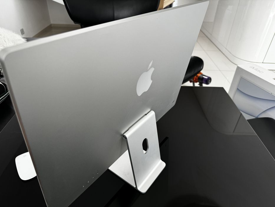 iMac 24” (2021) – M1, 8 GB RAM, 512 GB SSD – stan idealny