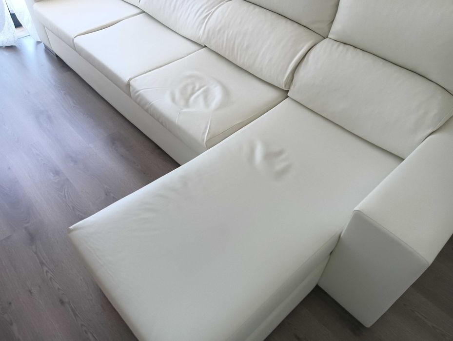 Sofá em pele sintética