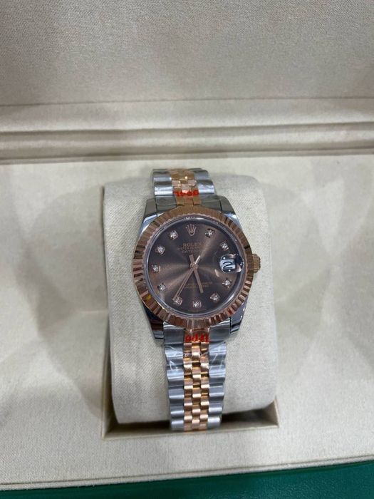 Годинник Rolex в різних кольорах