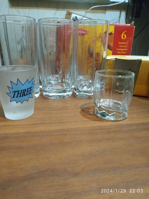 Набор красивых стаканов и рюмки