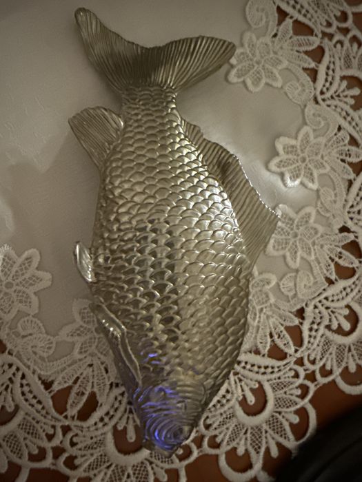 Karp ryba serwetnik PRL z metalu stojak na serwetki