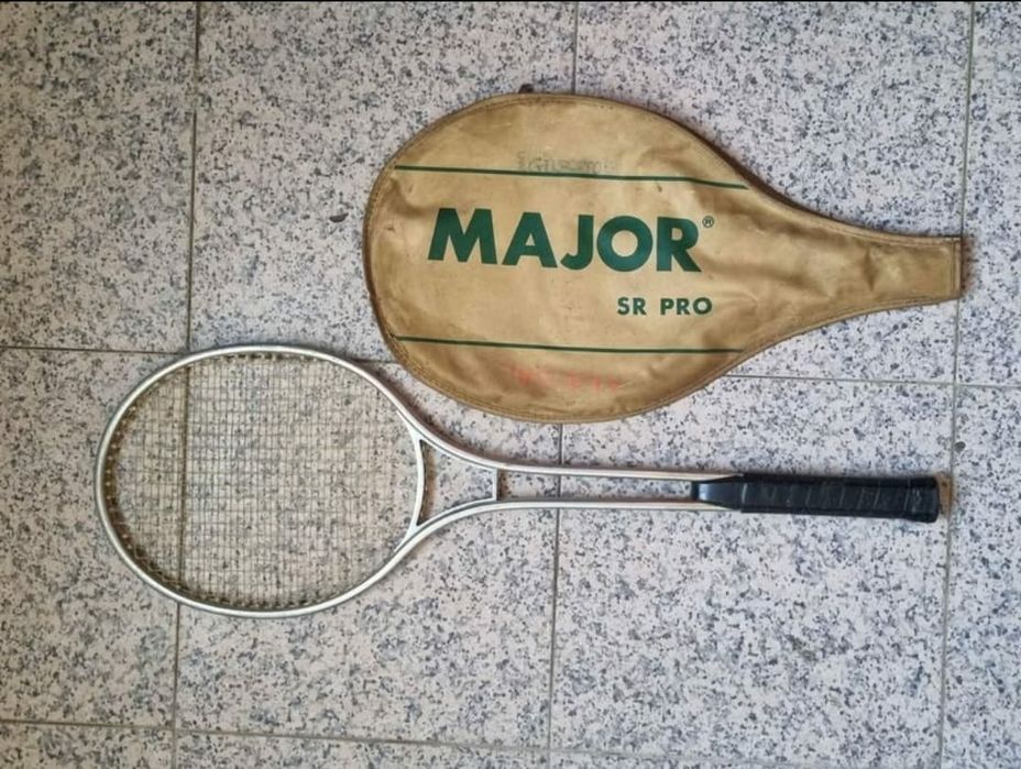 Raquete Antiga em bom estado sem a capa