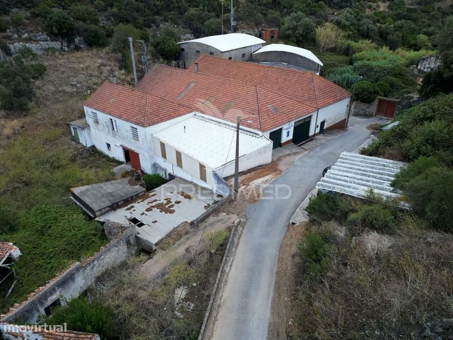 Oportunidade de investimento pavilhão industrial - Vila Moreira