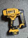 Gwozdziarka sztyfciarka dewalt DCN680