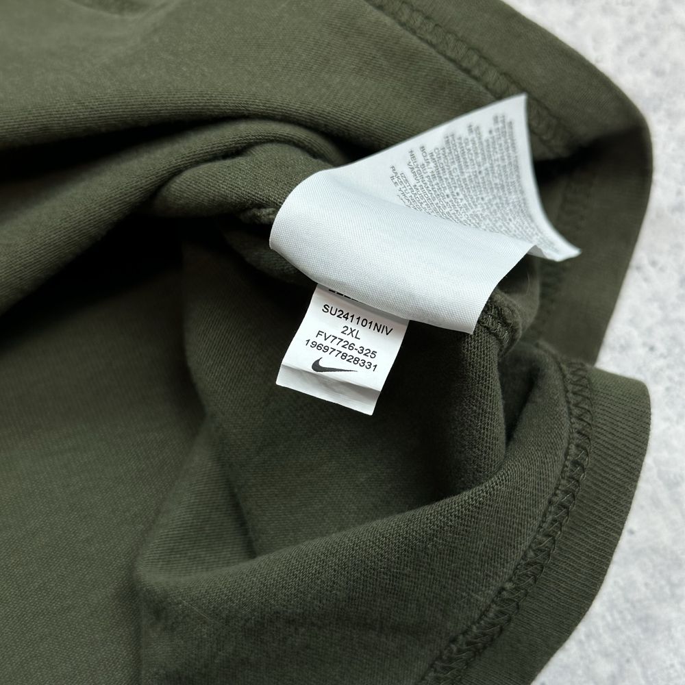 Плотная хаки футболка Nike Swoosh FV7726-325 размер XXL