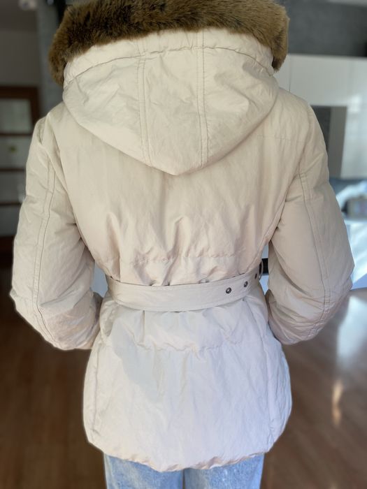 Puchowa kurtka damska z odpinanym kapturem jak nowa
