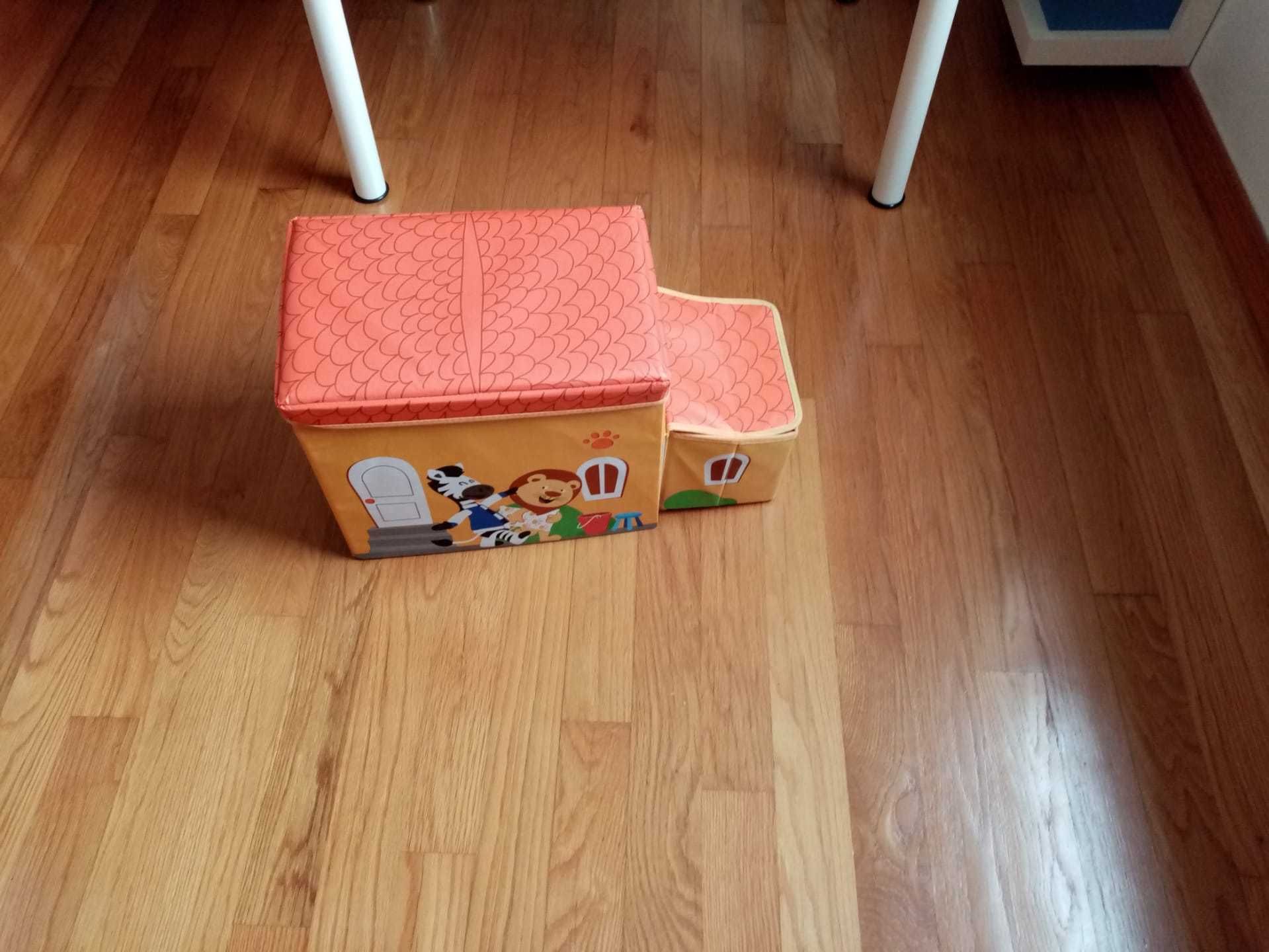 Caixa de arrumação de brinquedos em forma de carro