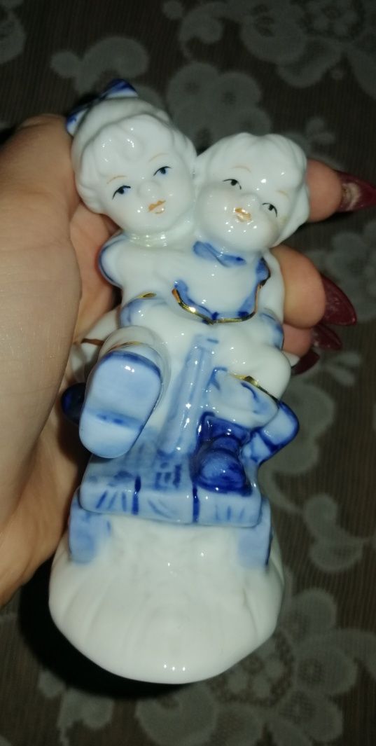 Figurki porcelanowe dzieci i kwiaty