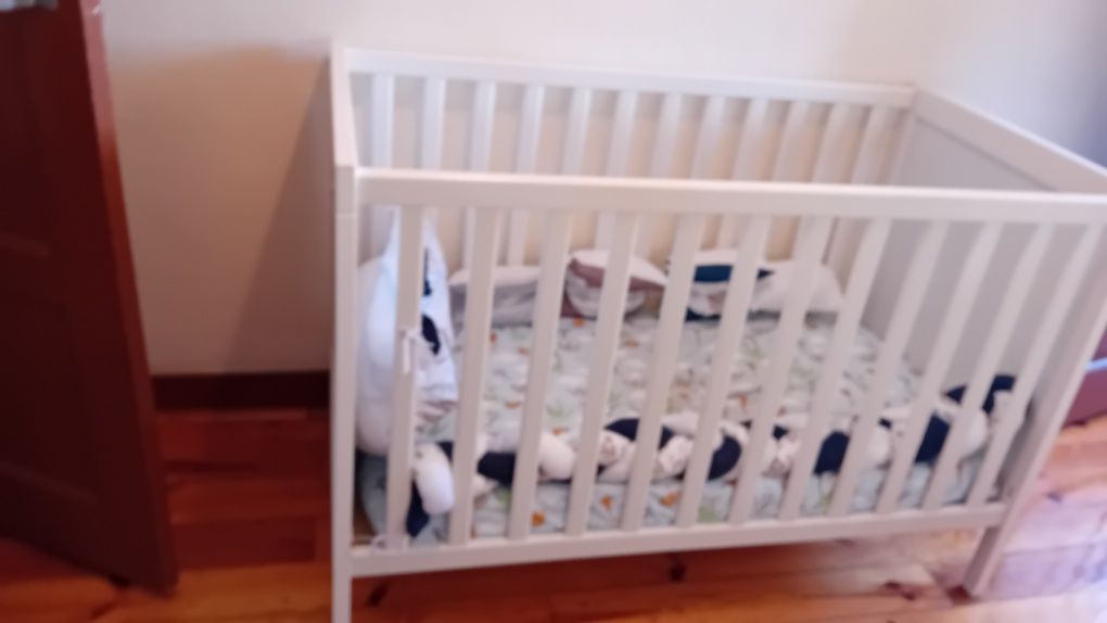 Berço Ikea com colchão