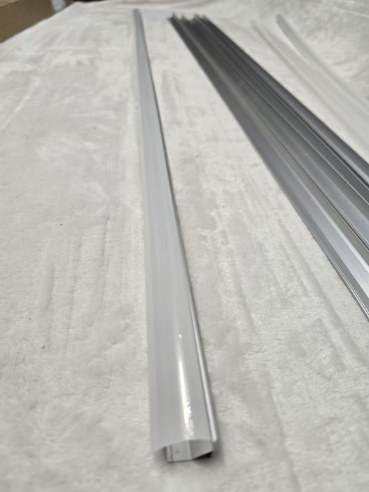 Listew aluminiowa na taśmę led 1m kątowa i prosta