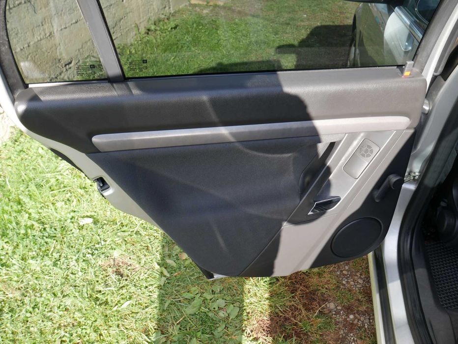 Продам НОВИЙ Opel Vectra C, офіційний