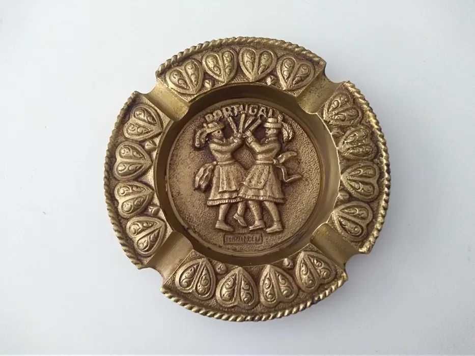 Diversos artigos de artesanato em bronze (ver imagens seguintes)