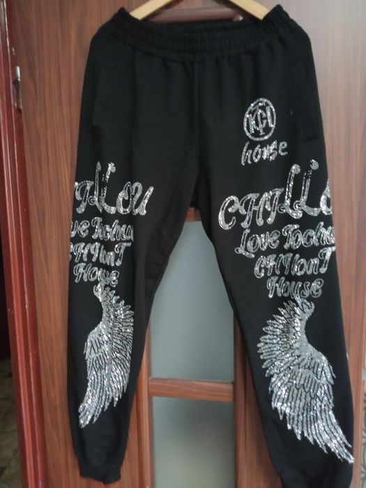 Spodnie dresowe firmy T.A.T.U