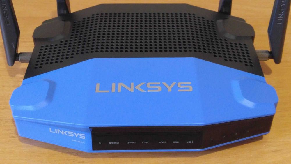 Легендарный роутер Linksys WRT 1900AC v1 (США)