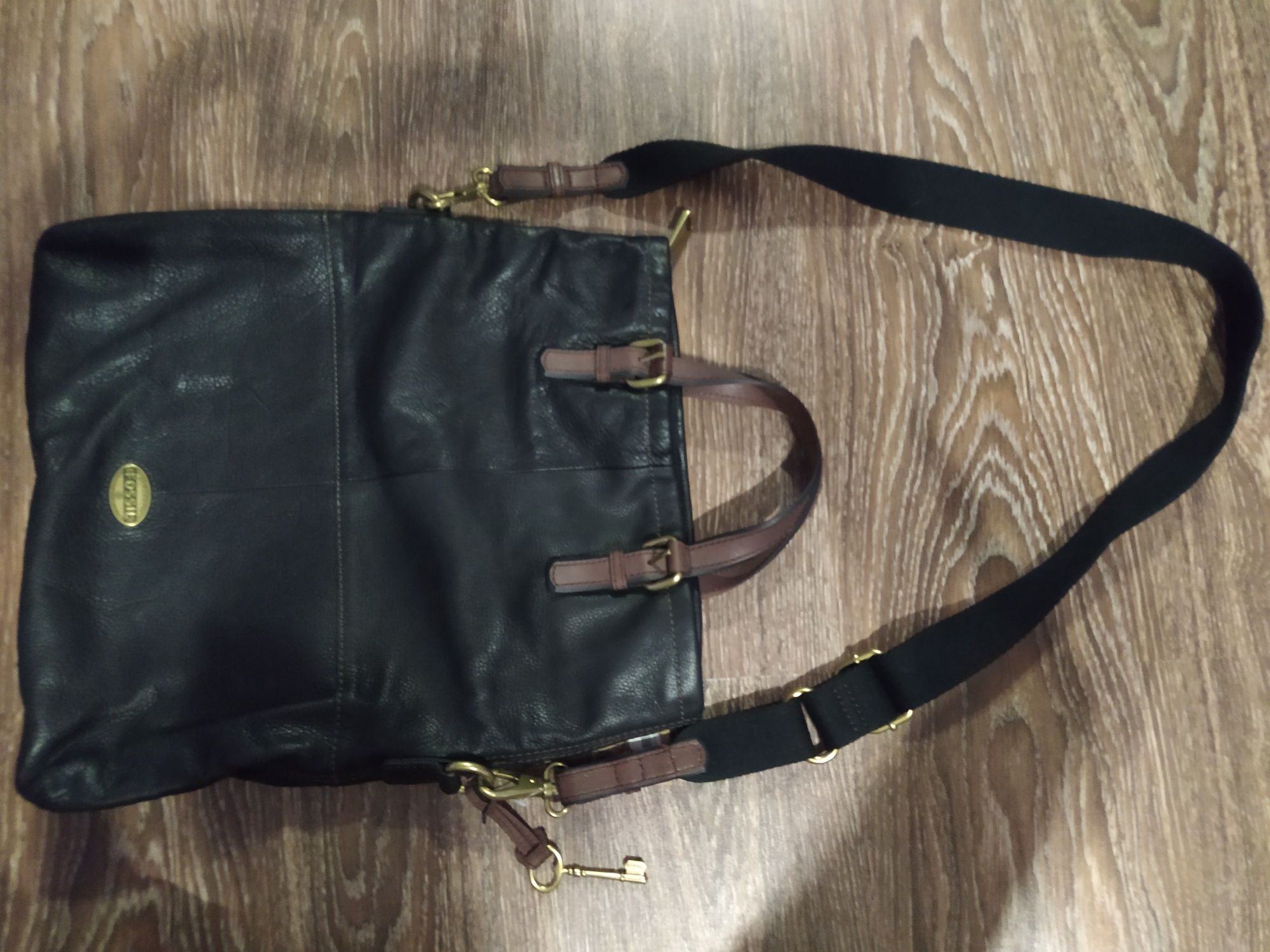 Продам жіночу сумку Fossil