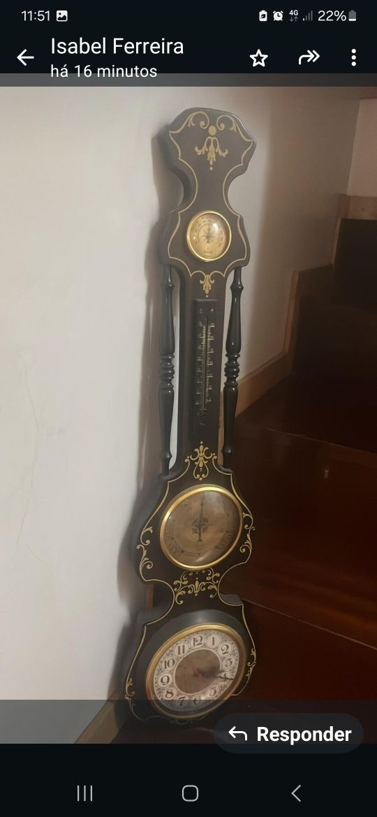 Relógio  todo madeira