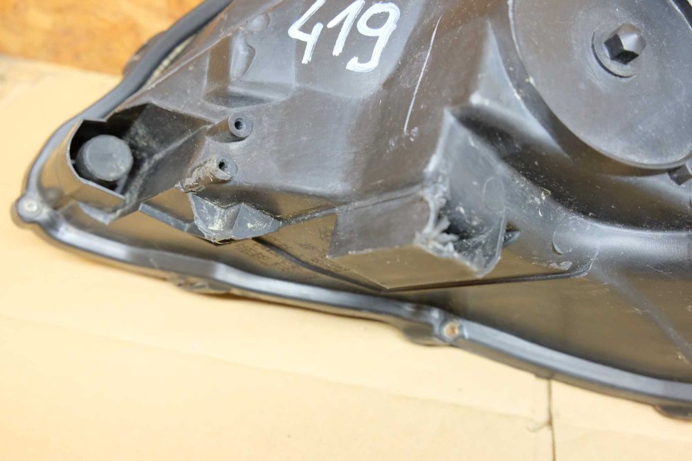 Lampa prawy przód Toyota Avensis III T27 Lift