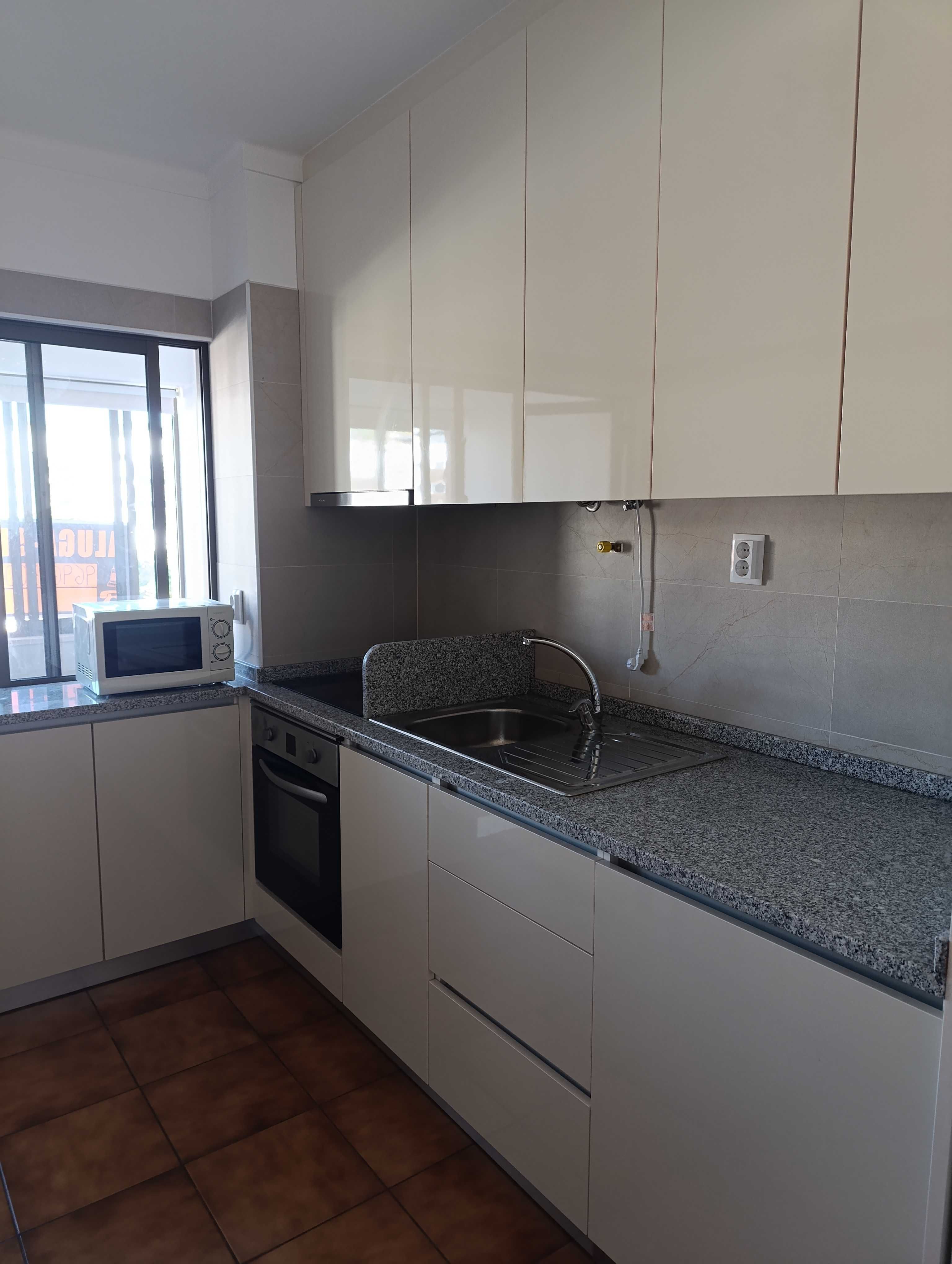 T2 recentemente remodelado no Vale das Flores com contrato