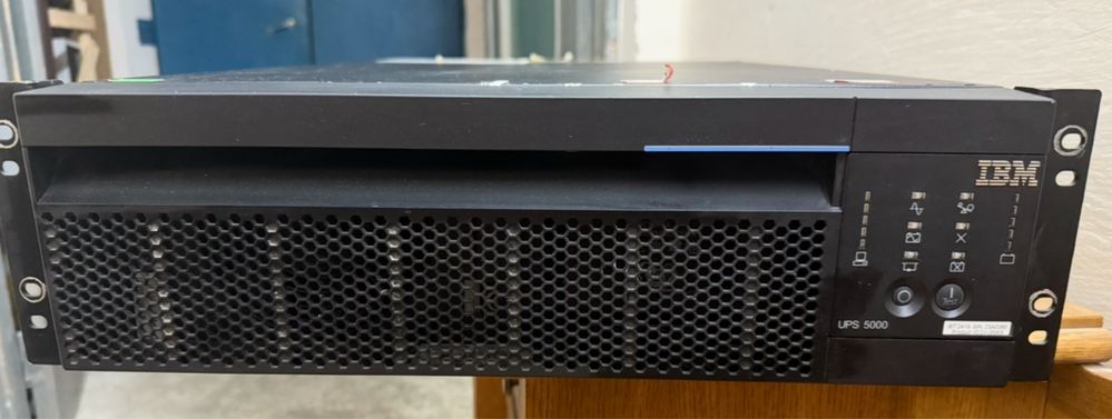 Потужний безперебійник UPS IBM 5000