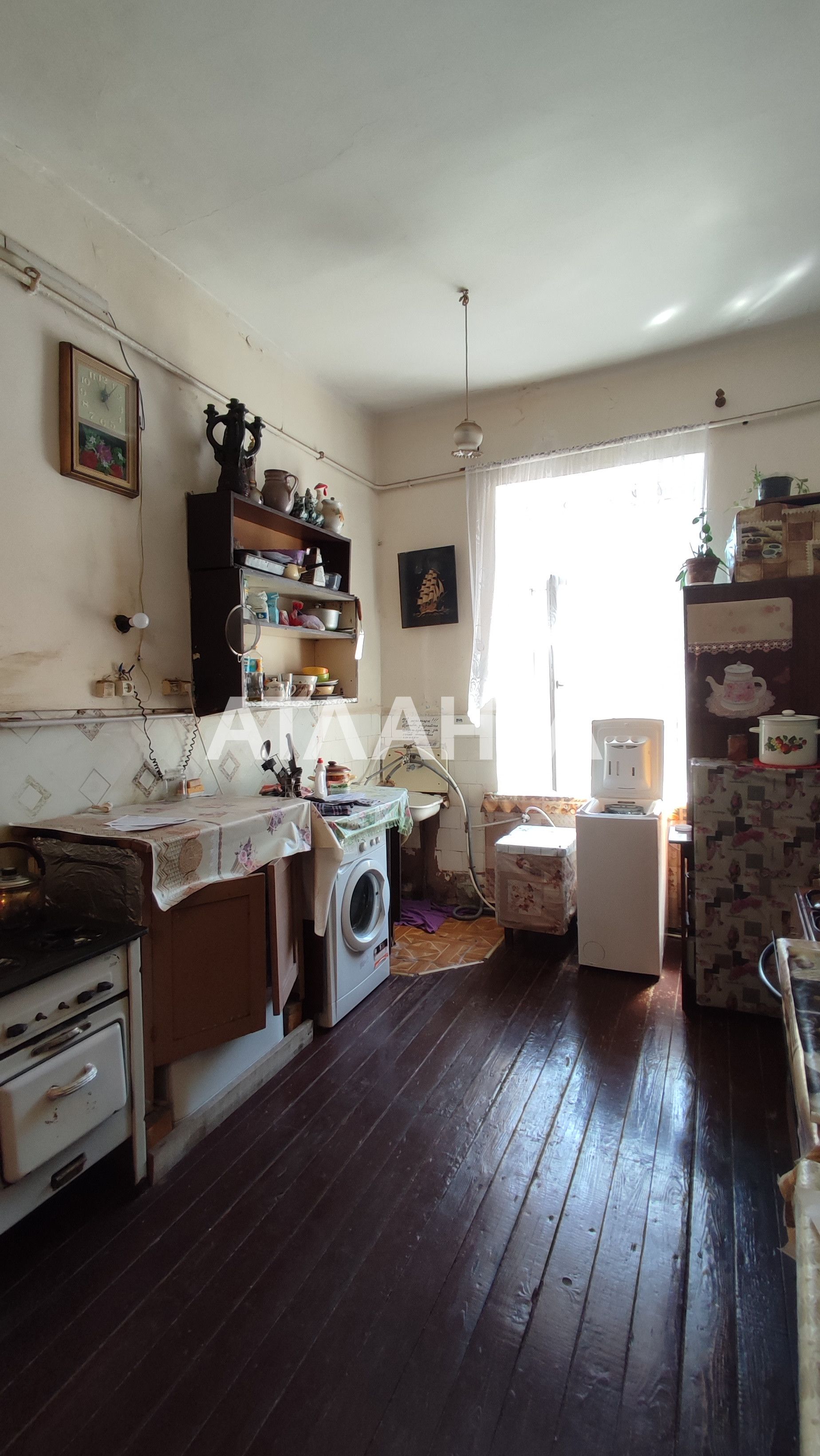 Продам кімнату у комунальній квартирі в центрі Одеси