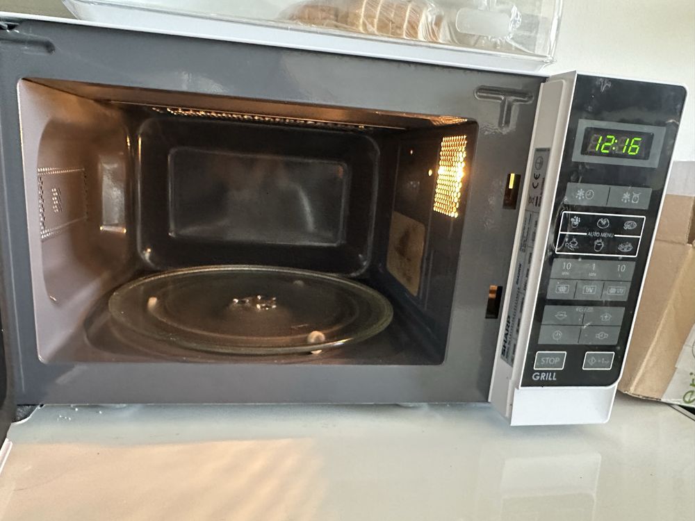 Mikrofala sharp R642WW Grill
