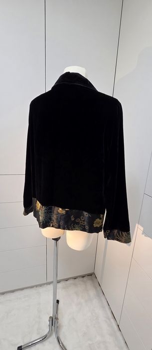 Aksamitna kurteczka z motywem egzotycznym. Kupiona w USA