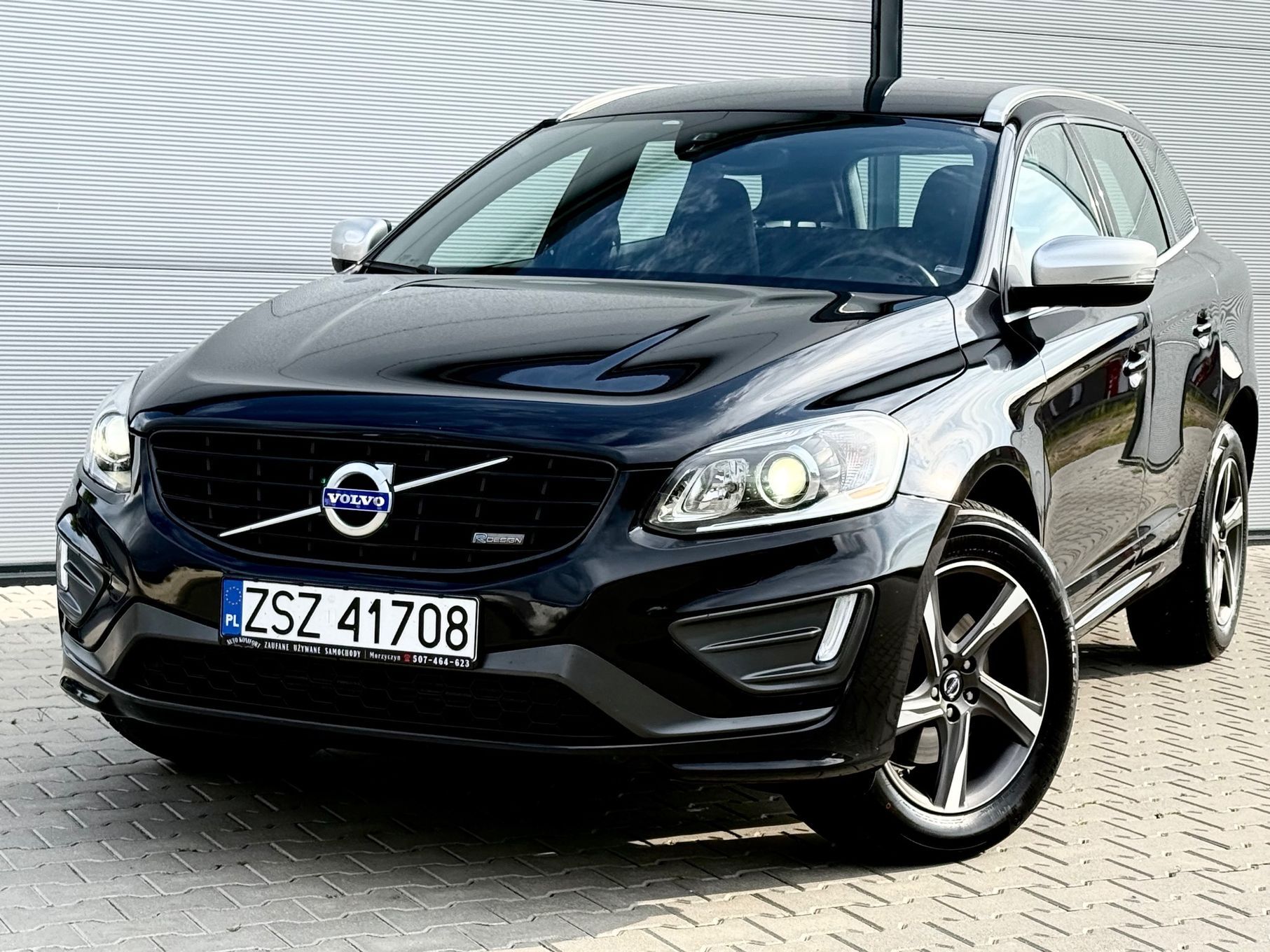 Volvo XC 60 R DESIGN//Automat//D4/Xenony///Skory//Zarejestrowany w Polsce//