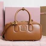 Elegancka Miu Miu Torba Brązowa – Must-Have Sezonu