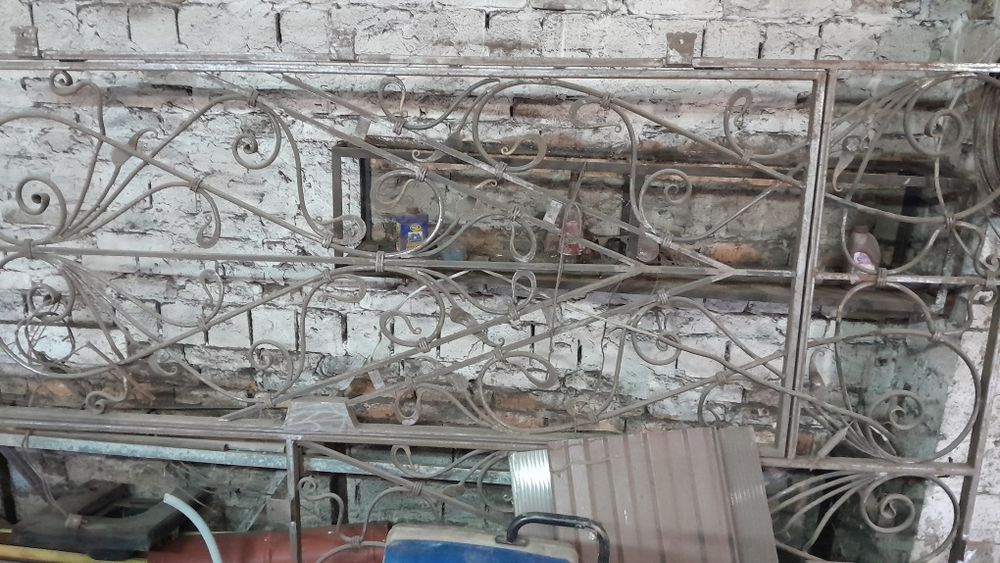 Кована металева решітка